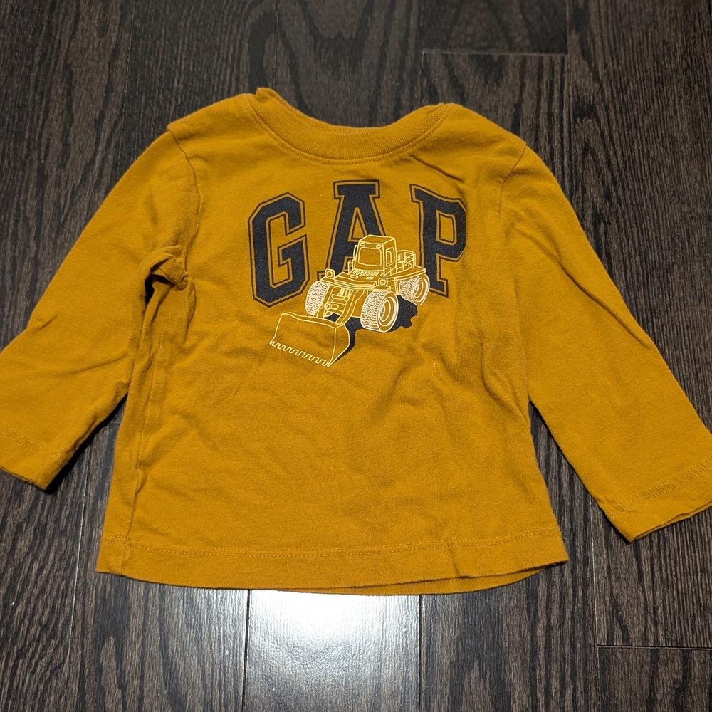 4/$20 Baby Gap construction truck long sleeve shirt 6-12 months